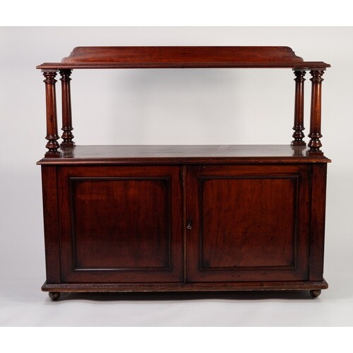 EARLY NINETEENTH CENTURY FIGURED MAHOGANY BUFFET, the moulde...