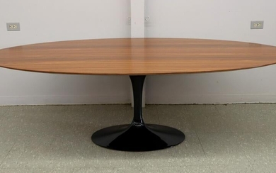 Eero Saarinen/Knoll Dining Table