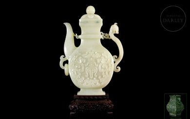Elegant jade vase with lid and pedestal, Qing dynasty