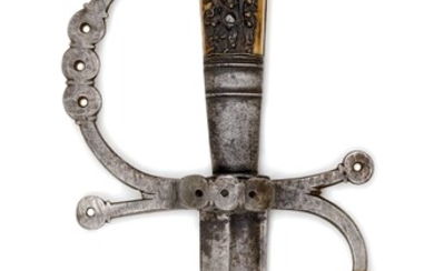 Epée de chasseAllemande, probablement saxonne, 3e quart du XVIIe siècle.Garde en fer, plate, à poignée...
