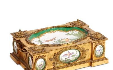 GRAND ENCRIER FAISANT PORTE-PLUME Style Louis XVI, travail réalisé en Angleterre, deuxième moitié du XIXe...