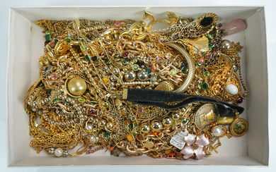 Gold Tone Costume Jewelry Necklace Lot