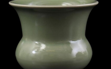 Green glazed porcelain collar vase