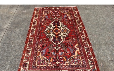 Handmade Persian wool Bakhtiar carpet, approx 186cm x 308cm