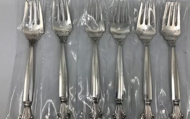 Johan Rohde: “Acanthus”. Six large sterling silver salad forks. Georg Jensen after 1944. Total weight 280 g. L. 16.8 cm. (6)