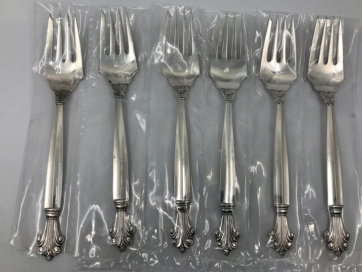 Johan Rohde: “Acanthus”. Six large sterling silver salad forks. Georg Jensen after 1944. Total weight 280 g. L. 16.8 cm. (6)