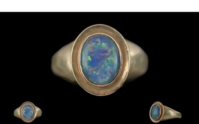 Ladies 9ct Gold - Pleasing Single Stone Opal Set Ring. Marke...