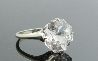 Ladies Vintage 18k Octagonal Cut White Sapphire Ring