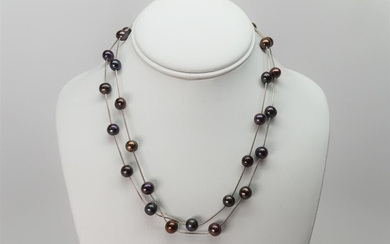 Lot 2 Iridescent Akoya Pearl White Gold Necklaces