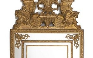 Miroir à parcloses en bois doré