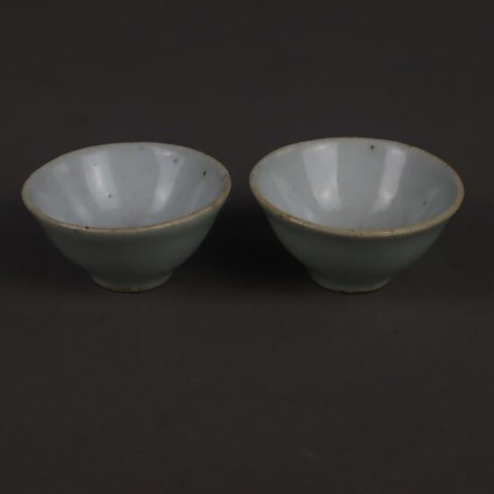 Paar sehr kleine Koppchen mit Qingbai-Glasur - China
