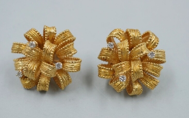 Paire de boutons d'oreilles rubans en or... - Lot 42 - Copages Auction Paris