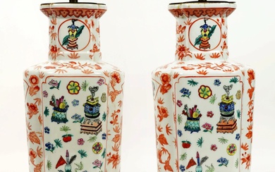 Paire de vases montés sur lampe en porcelaine polychrome dans des tons orangés, cm h...