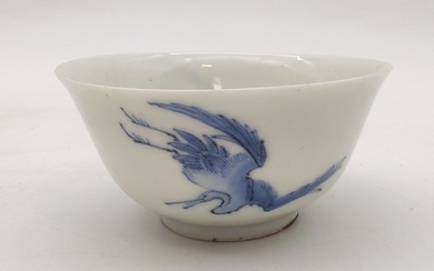 Petit bol en porcelaine à décor bleu-blanc... - Lot 42 - Ader