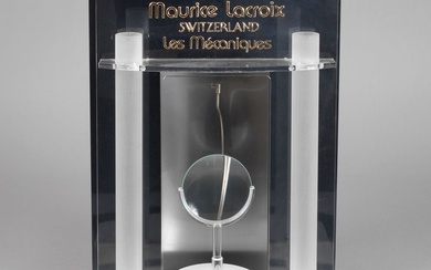 Présentoir à montres Maurice Lacroix présentoir électrique pour montres-bracelets, en plexiglas et bois laqué, avec...