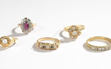RINGS (five) in 18k yellow gold with stones...