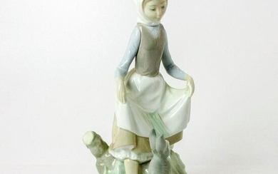 Rabbit's Food 1004826 - Lladro Porcelain Figurine