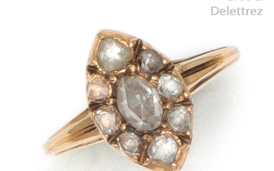 Ring " Marquise " in yellow gold, set with rose-cut diamonds, the one in the more important center. Work of the 19th century. Tour of doigt : 54. P. Brut : 3.1 g.