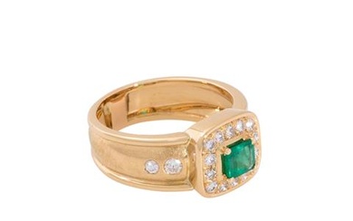 Ring mit Smaragd und Brillanten von zus. ca. 0,65 ct