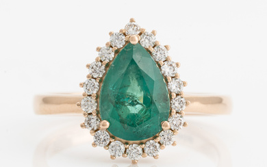 Ring with pear-shaped emerald and brilliant-cut diamonds