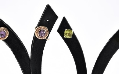 TWO PAIRS OF EARRINGS IN 9CT GOLD, ONE SET WITH PERIDOT, THE OTHER WITH AMETHYST