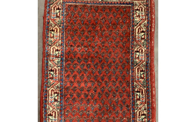 Tappeto Mossul, Persia, secolo XX. Decoro con Boteh su campo rosso (Difetti) (cm 130x81)