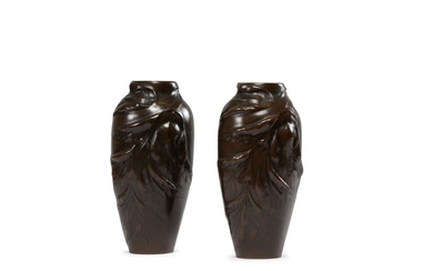 VAN ROY Pair of brown patinated bronze vases with ovoid bodies and semi-reliefs of foliage. Signed Van Roy. Height 17.5 cm