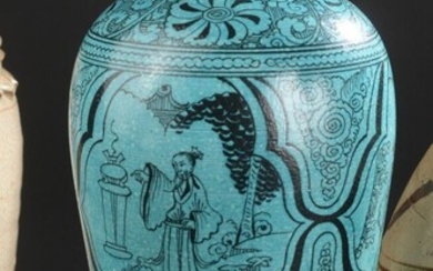 Vase Meiping en porcelaine turquoise Chine À décor de grues dans des cartouches lobés sur...