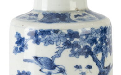 Vase en porcelaine, Chine, dynastie Qing, décor en bleu d'oiseaux et fleurs, h. 24 cm