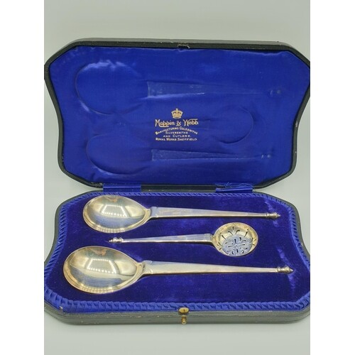 Vintage art nouveau solid silver Mappin & Webb spoon set, tw...