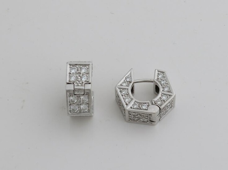 White gold creoles, 750/000, with diamonds.