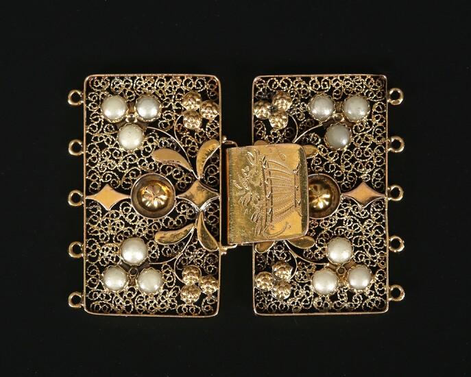 Zeeland, gold necklace lock.