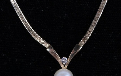 14K YELLOW GOLD PEARL AND DIAMOND NECKLACE