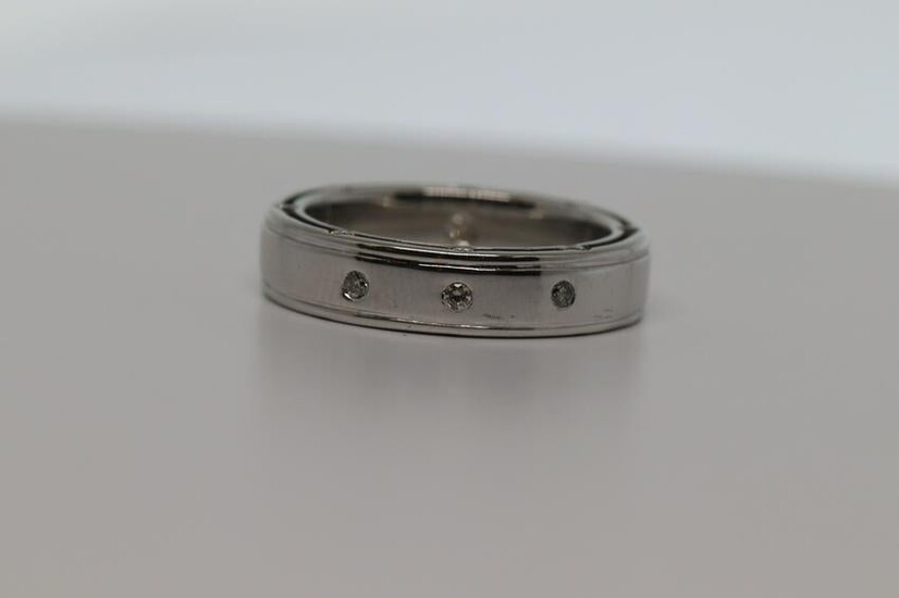 14kt Modern Design Diamond Ring
