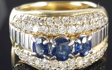 18 kt. White gold, Yellow gold - Ring Sapphire - Diamonds