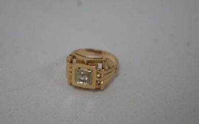 18 kt yellow gold tank ring with a diamond. Circa 1950. Gross weight 3.84 g.TDD 52