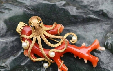 18KT YELLOW GOLD CORAL OCTOPUS BROOCH.