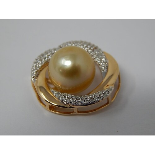 18ct Yellow Gold Pendant Set with a Golden South Sea Pearl M...