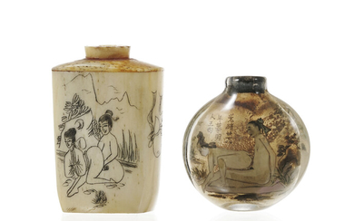 2 flacons à priser dont un en verre et un en os, Chine, XIX-XXe s., décor de scènes érotiques, celui en verre avec inscription mentionna