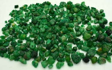 200 Grams Beautiful Green Emerald Rough