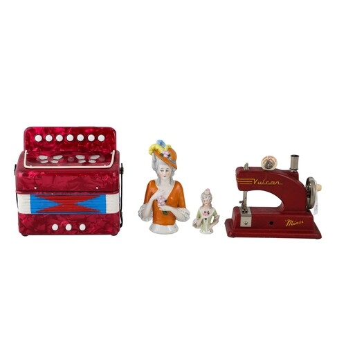 A 20TH CENTURY TOY SEWING MACHINE, two German porcelain pin ...