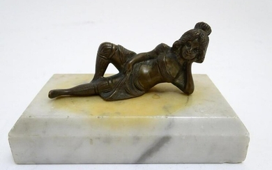 A 20thC paperweight of rectangular form, decorated with