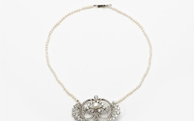 A Belle Epoque pearl pendant necklace Circa 1900...