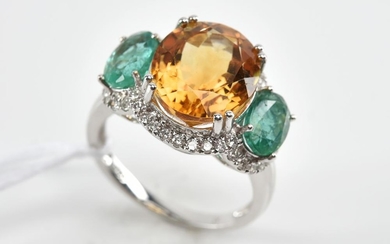 A CITRINE, EMERALD AND DIAMOND DRESS RING IN 18CT WHITE GOLD, SIZE N