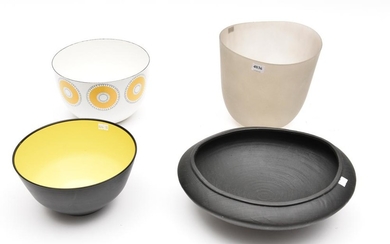 A COLLECTION OF SALAD BOWLS BY FINEL, HUSQVANA AND TWO OTHERS