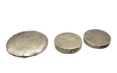 A COLLECTION OF THREE EARLY 20TH CENTURY CONTINENTAL SILVER...