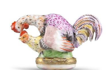 A CONTINENTAL PORCELAIN NOVELTY SNUFF BOX, modelled as