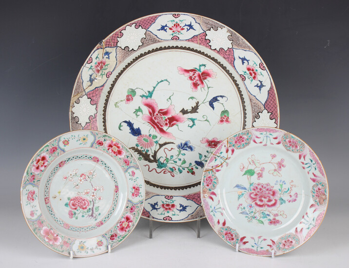A Chinese famille rose export porcelain circular dish, Yongzheng period, painted with flowers, diame