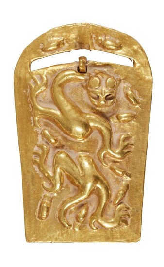 A Chinese gold belt buckle, Han dynasty, chased in high...