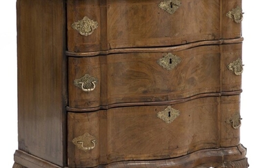 NOT SOLD. A German Baroque walnut chest-of-drawers. First half of the 18th century. H. 84. B. 80. D. 45. – Bruun Rasmussen Auctioneers of Fine Art